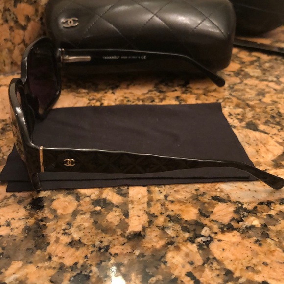 Chanel Quilted Black Sunglasses with matching case - Picture 3 of 3